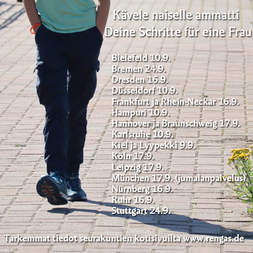 kädet taskussa kävelevän askelta ottavat jalat ja varjo. Harmaa katukiveys, reunassa keltainen kukka.