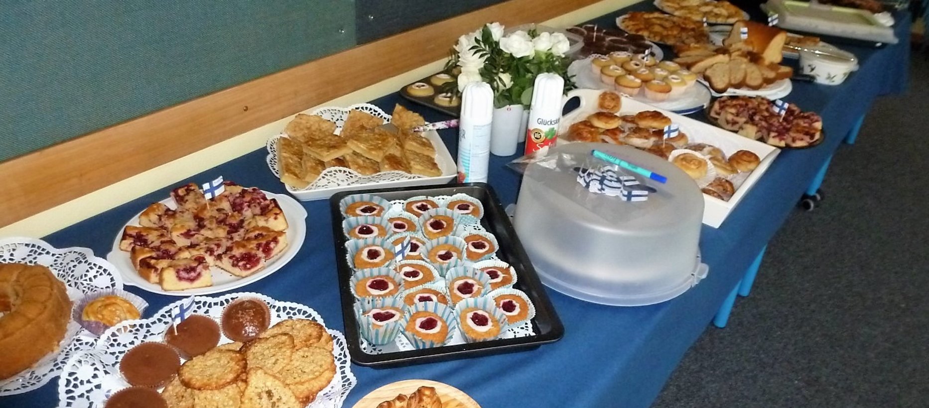 Avaa kuva isommaksi juhlajumalanpalveluksen jälkeen oli kirkkokahvit sekä Lukasseurakunnan kuin Münsterin seurakunnan jäsenille Kuva Paula Dierig, 2017