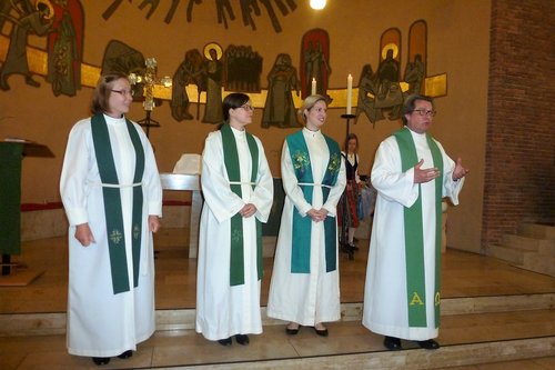 Avaa kuva isommaksi jumalanpalvelukseen osallistuivat papit: Helena Eckhoff, Anna-Maari Ruotanen, Reettakaisa Sofia Salo, Pfarrer Stephan-Martin Stötzel Kuva Paula Dierig, 2017