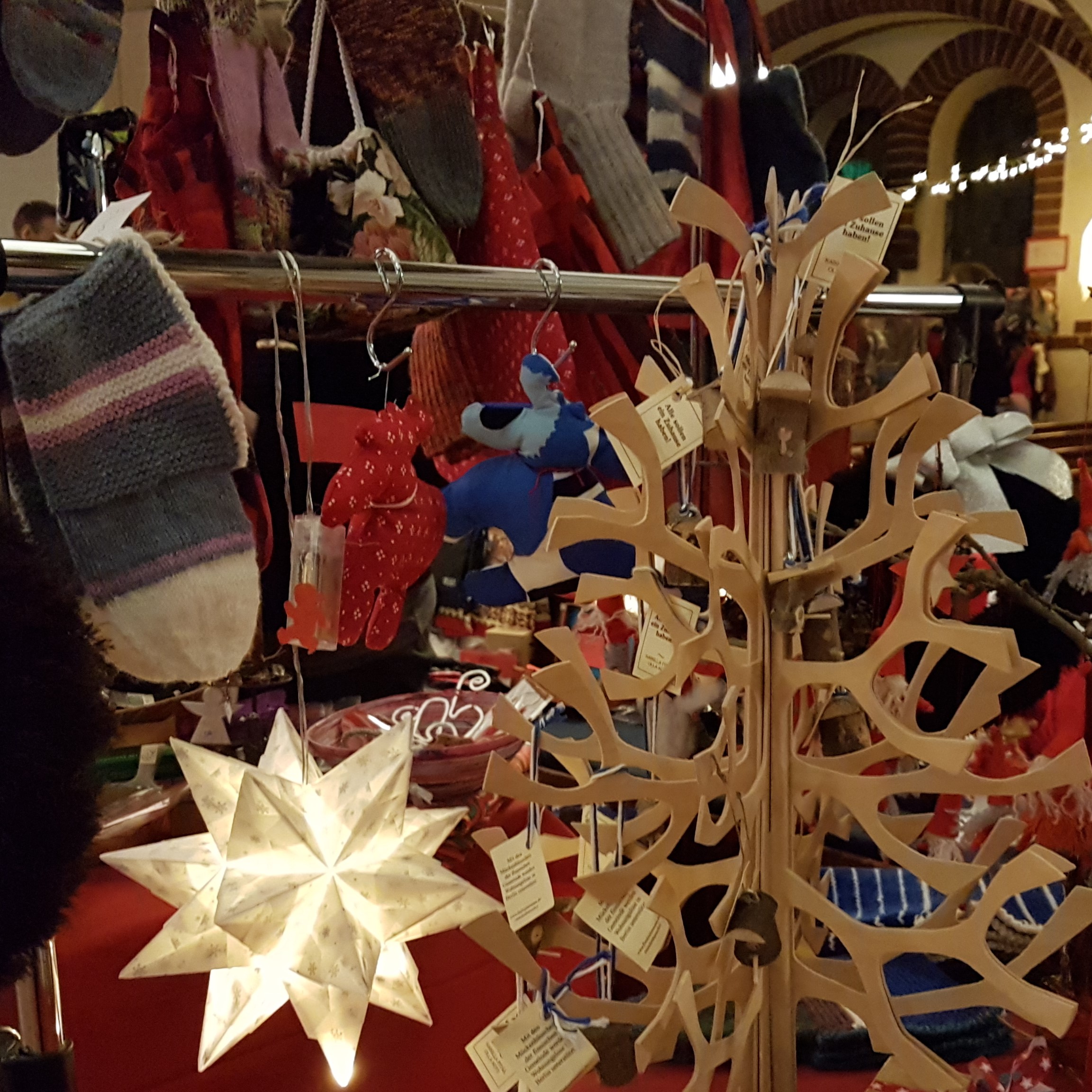 Perinteiset joulumyyjäiset Suomi-keskuksessa / Traditioneller Weihnachstsbasar im Finnland Zentrum näkymä joulumyyjäisistä