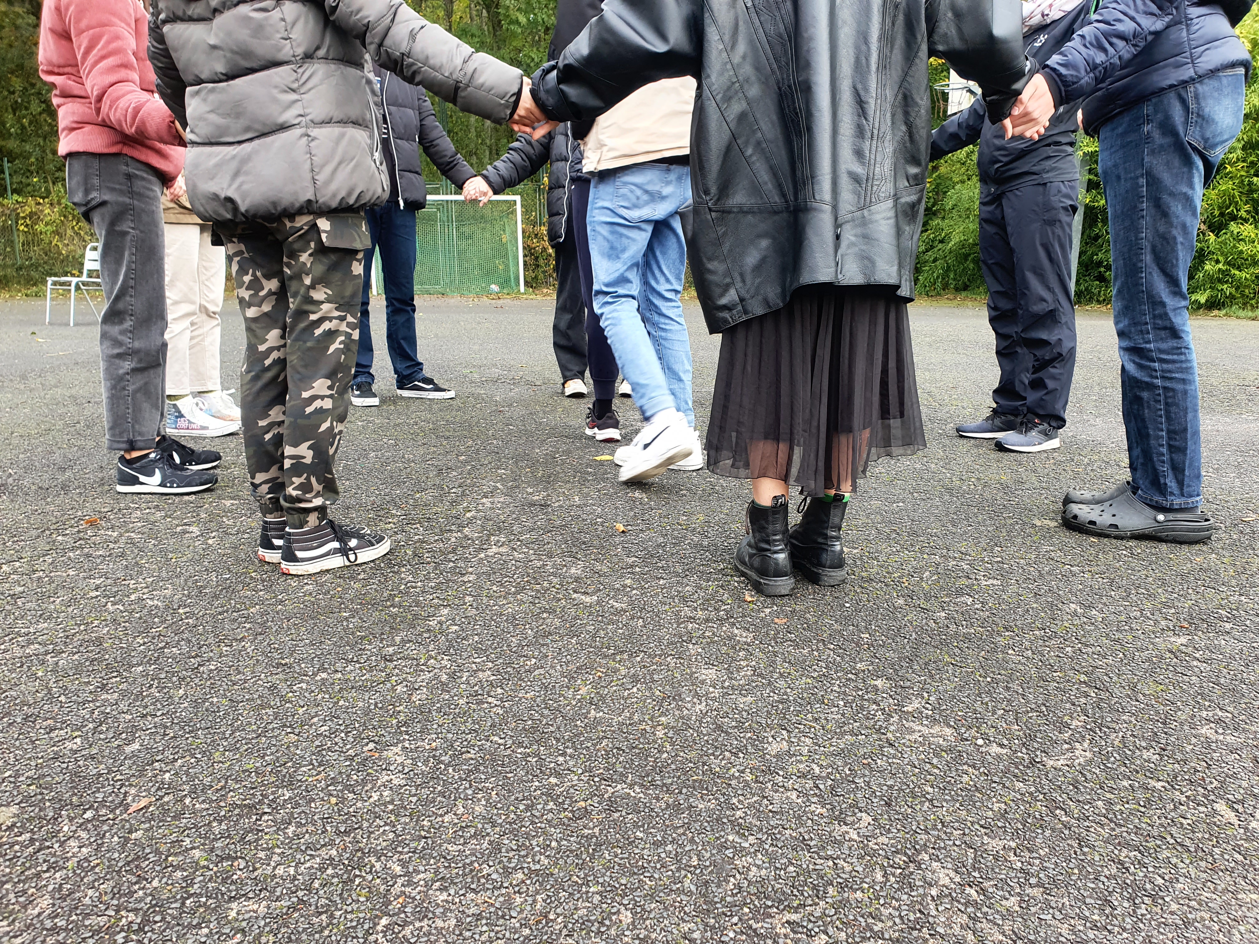 IsoSasu Nuorten jalat ringissä