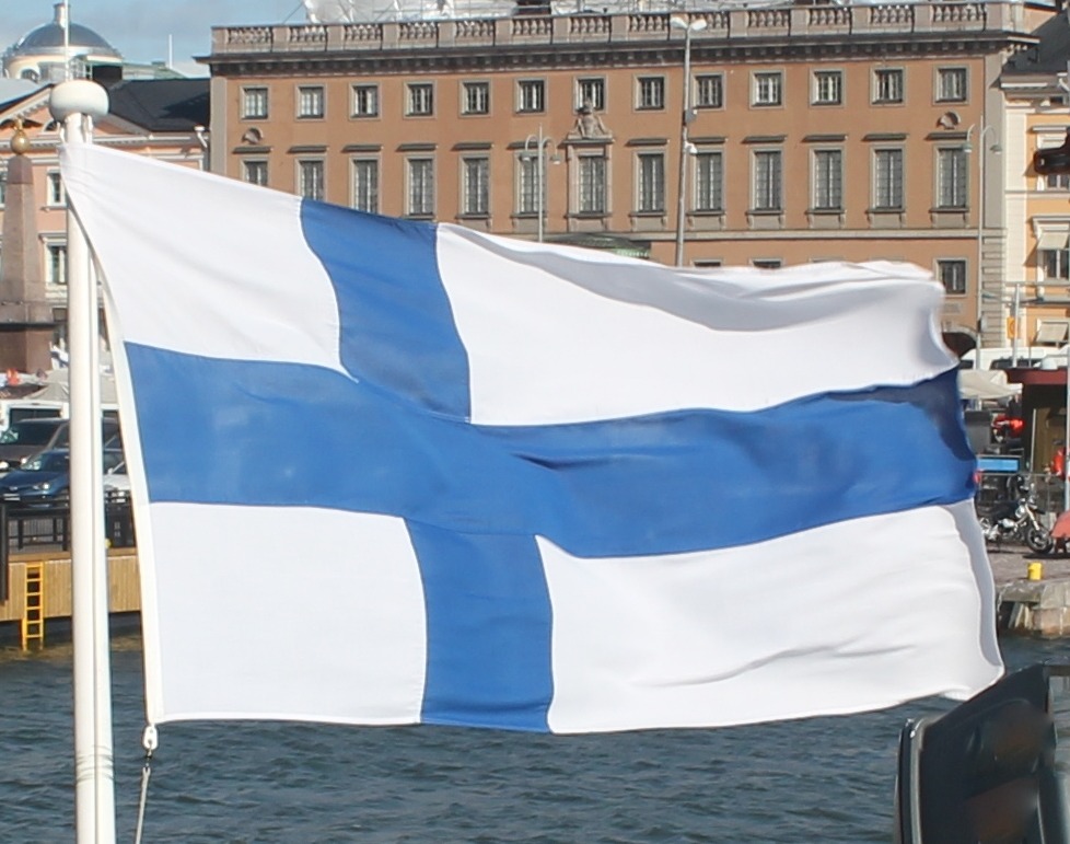 Itsenäisyyspäivän jumalanpalvelus ja juhla zoomissa / Gottesdienst und Feier zum Finnischen Unabhängigkeitstag, Zoom-Veranstaltung kuva Suomen lipusta