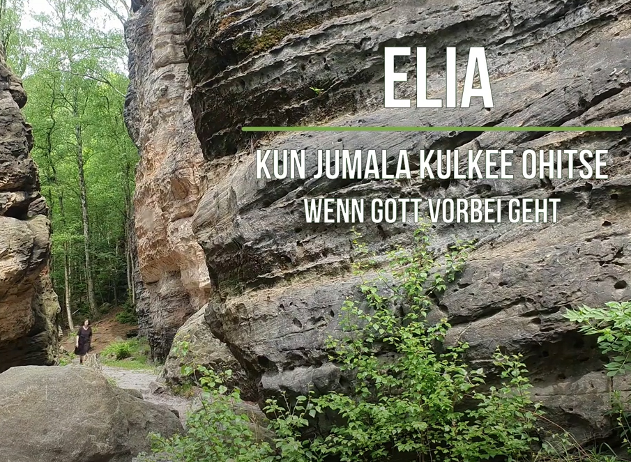 kuvakaappaus videolta, kallioiden välistä saapuva hahmo, kuvassa teksti Elia - kun Jumala kulkee ohitse. We...
